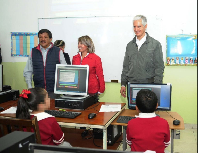 Entrega Alfredo Del Mazo Mobiliario Escolar en Primaria "DR. Gustavo